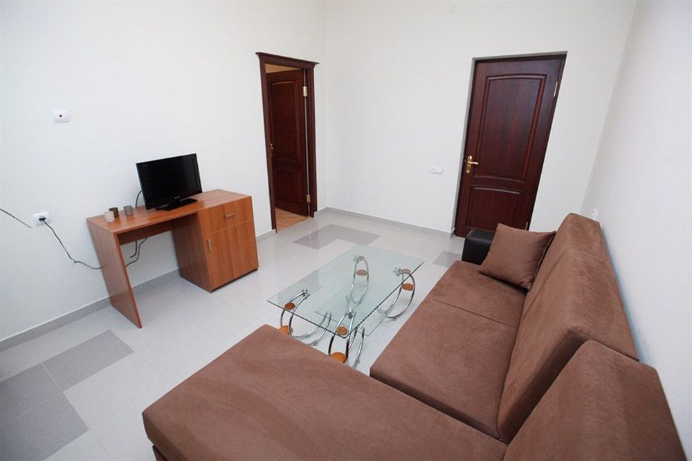 14 Floor Hotel Erivan Exterior foto